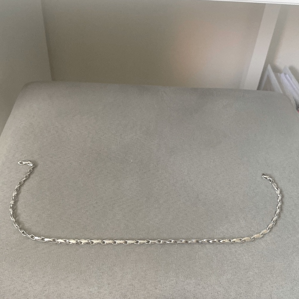This is a 17” pure platinum link necklace. In excellent condition